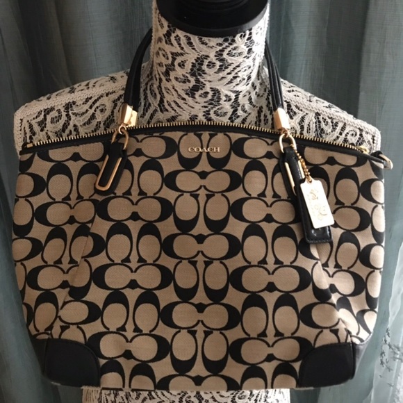 Coach Handbags - Coach Signature Kelsey Purse